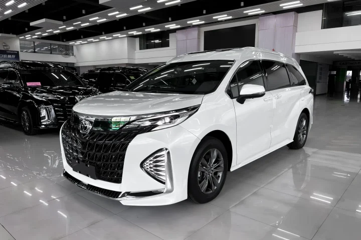 Toyota Sienna 2026 гибрид